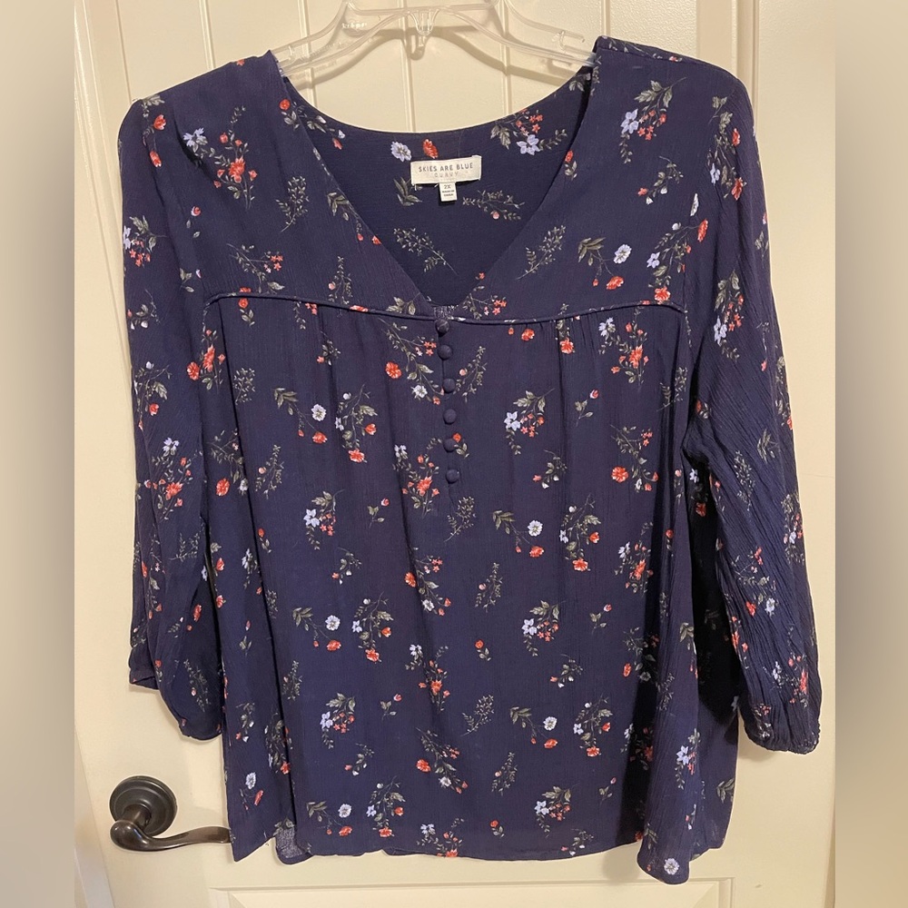 Skies Are Blue Navy Button Detail Top 2X pre loved- gently. Stitch Fix